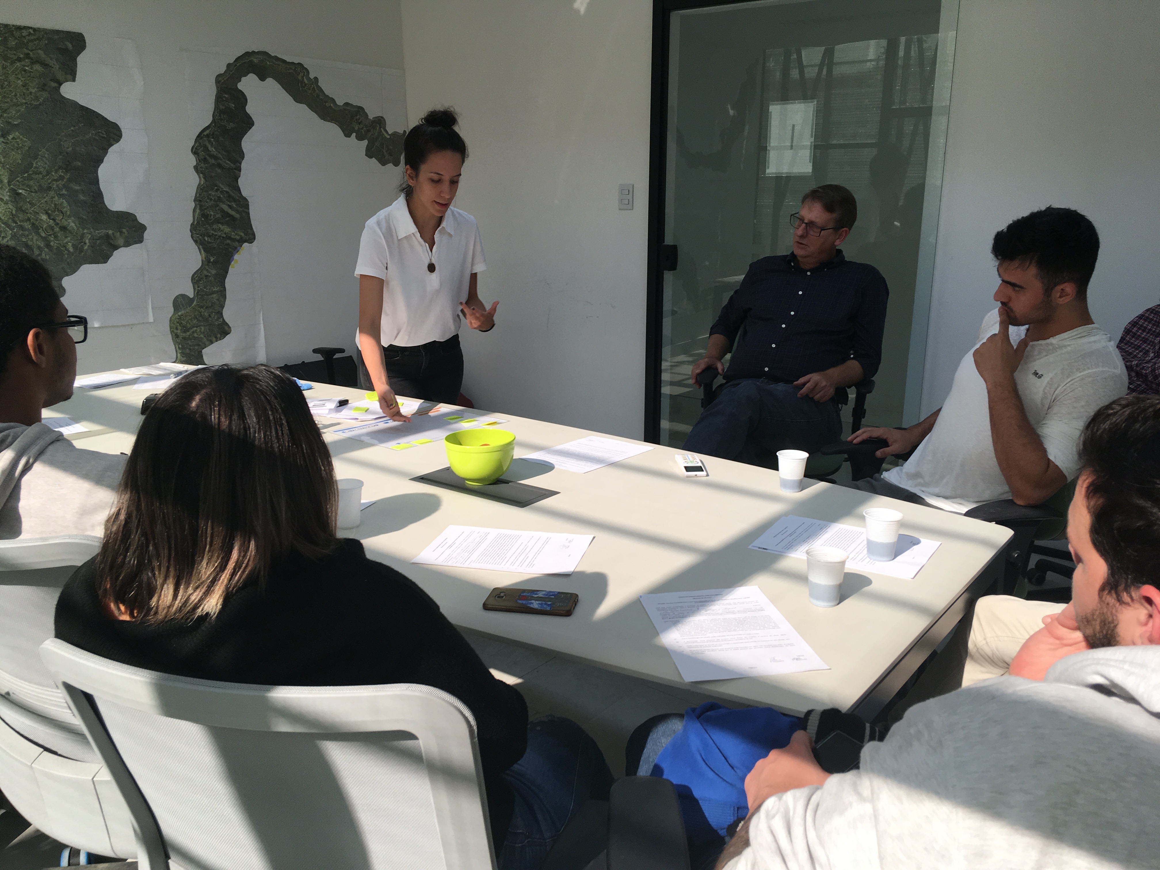 Relização da Oficina Gestão de Praias e Mudanças Climáticas para a coleta de dados com a equipe técnica e o Secretário da Secretaria Municipal de Planejamento Urbano Obras e Habitações do município de Il